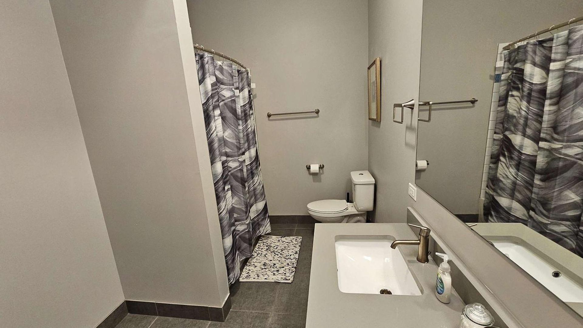 4 Bedroom Sleeps 20 People Chicago