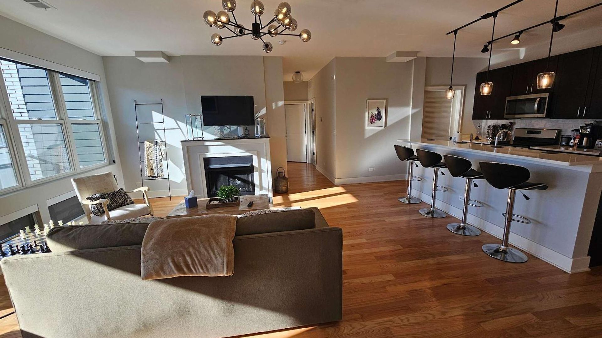 Updated 3 Bedroom Downtown Pilsen * Chicago