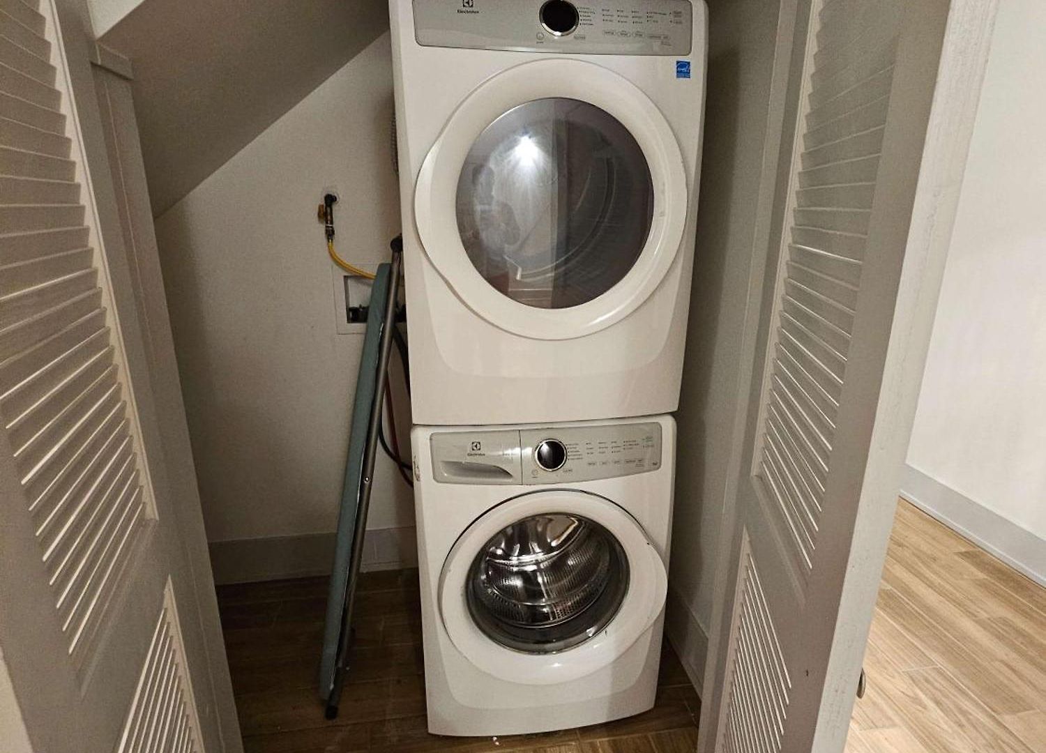 4 Bedroom Sleeps 20 People Apartment Chicago