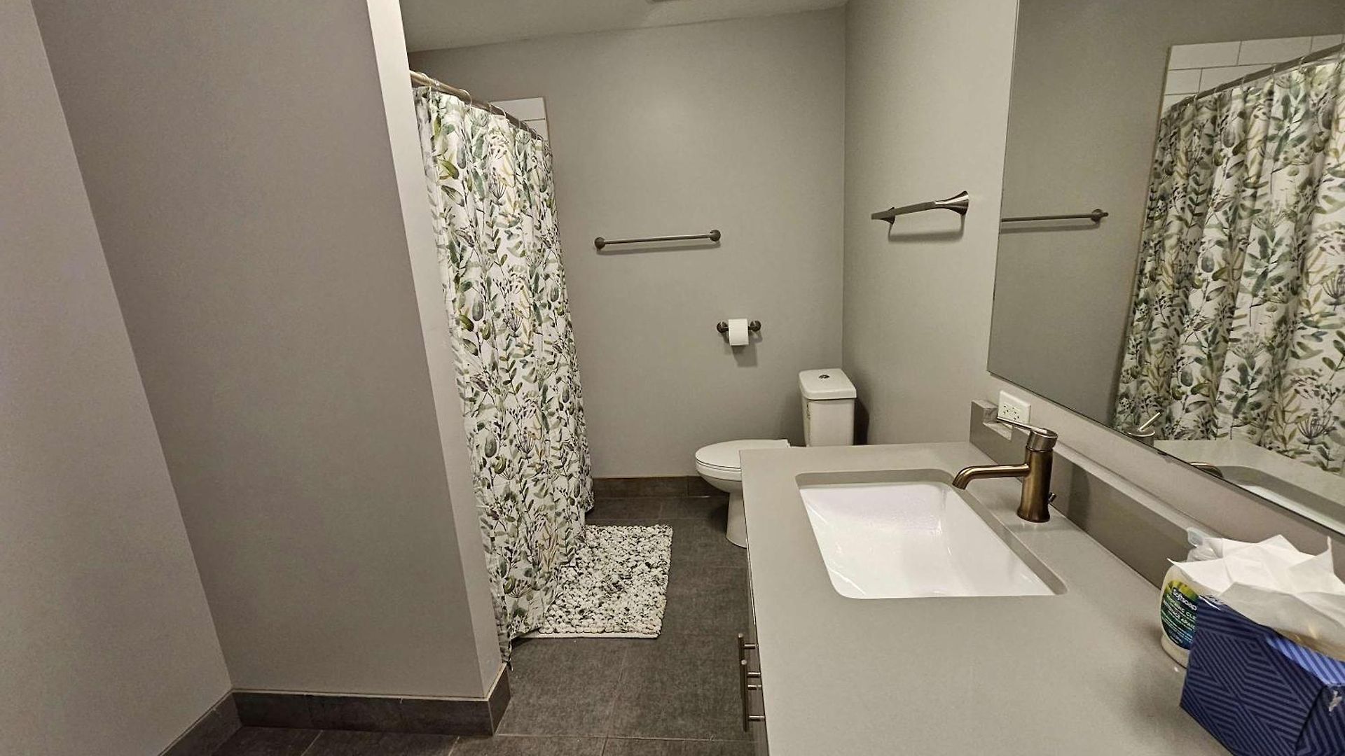 Apartment 4 Bedroom Sleeps 20 People Chicago