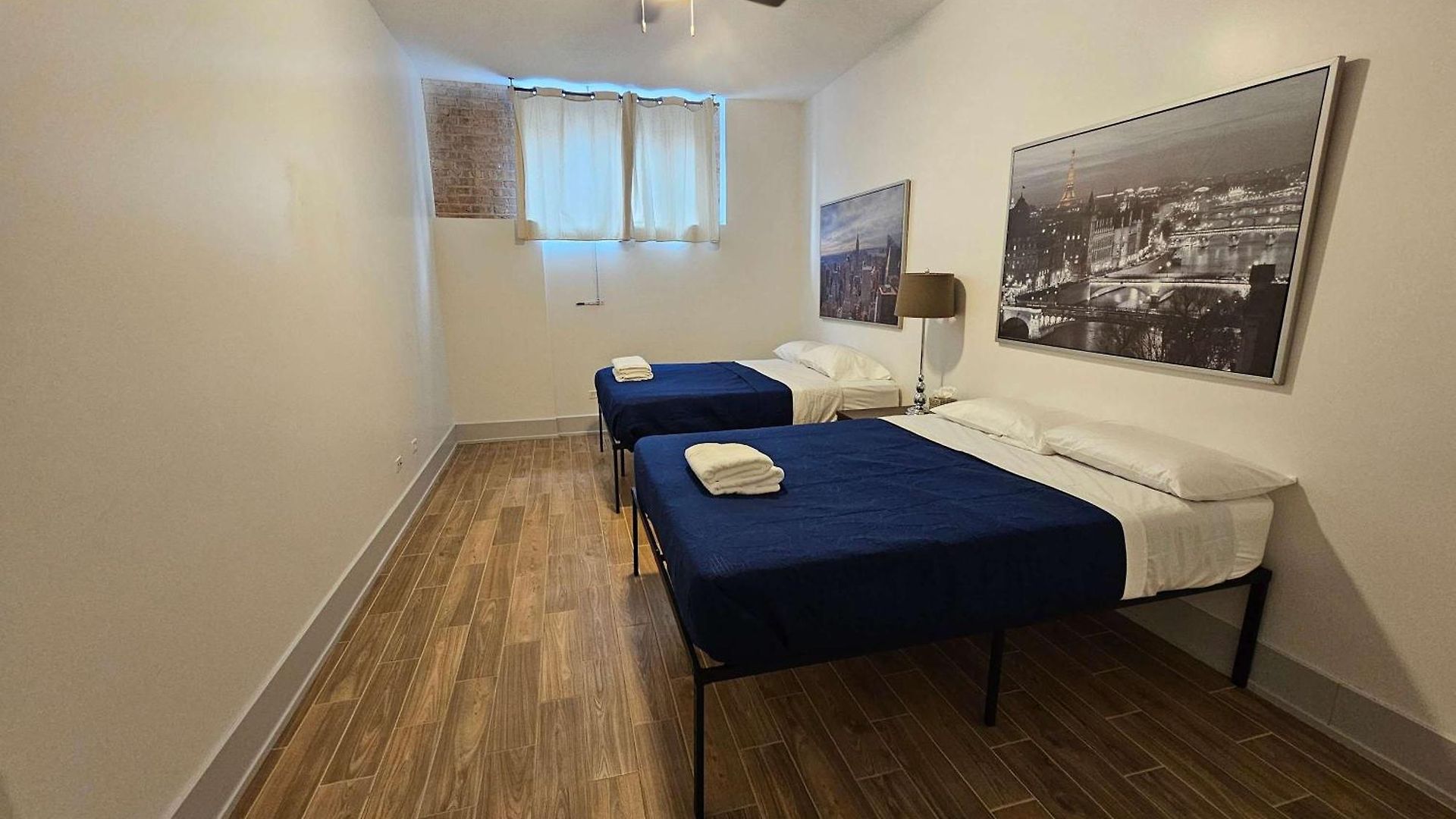 4 Bedroom Sleeps 20 People Apartment *