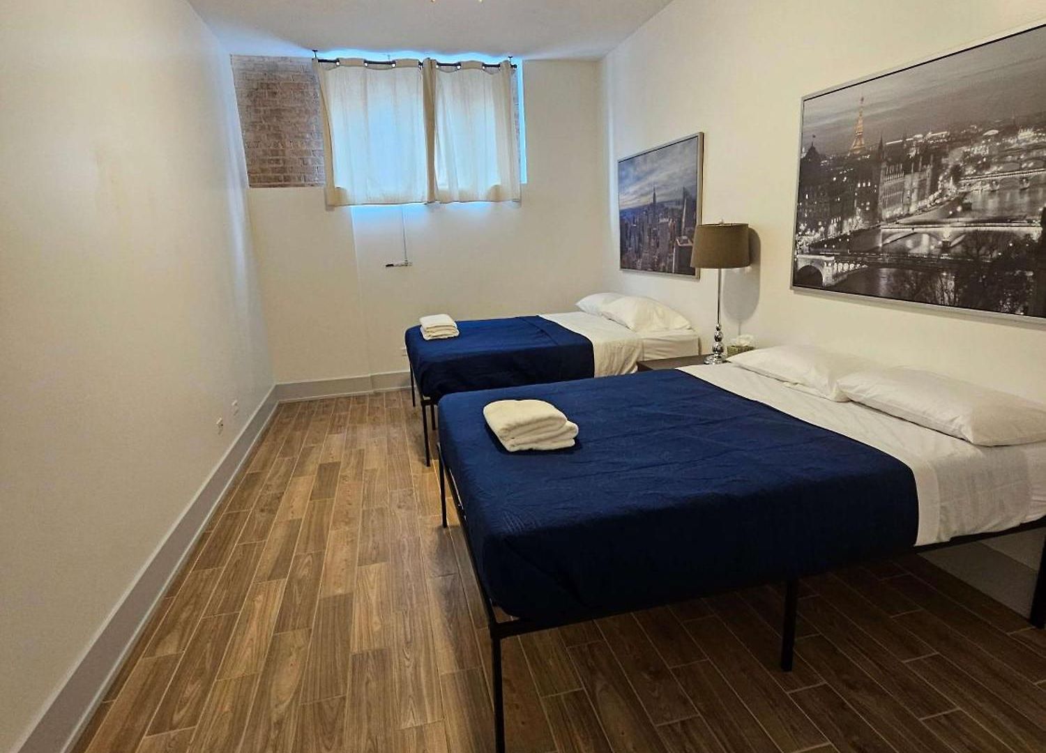 4 Bedroom Sleeps 20 People Chicago