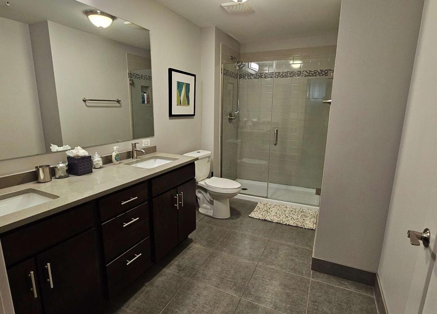 Apartment 4 Bedroom Sleeps 20 People Chicago