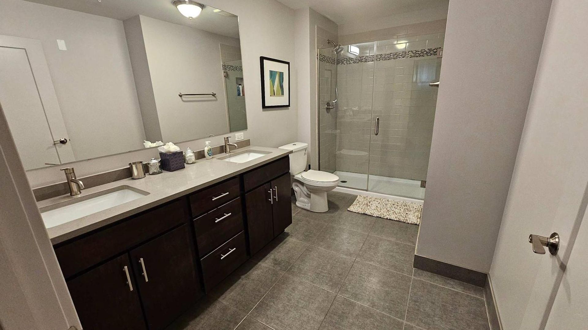 4 Bedroom Sleeps 20 People Apartment