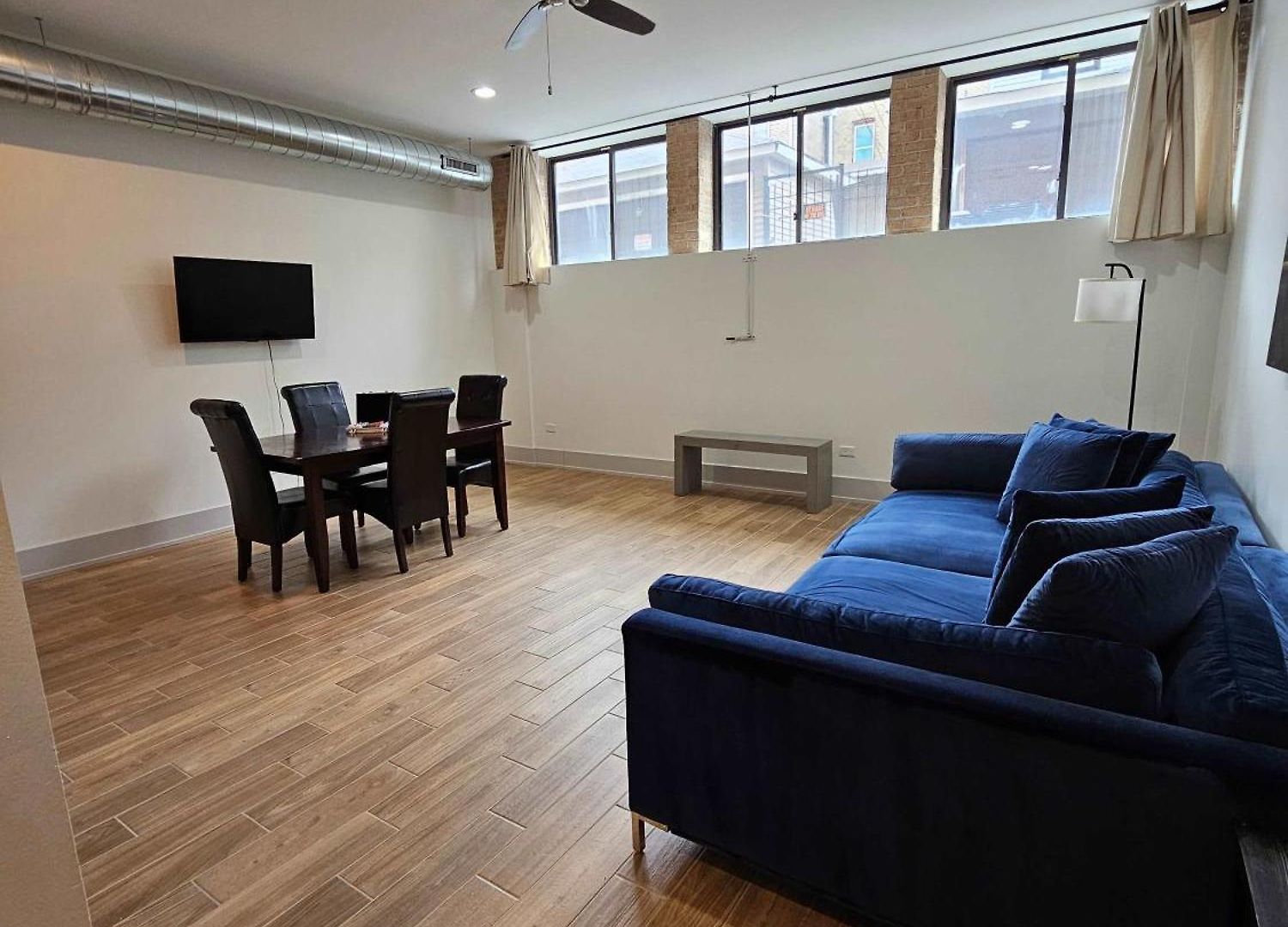 Apartment 4 Bedroom Sleeps 20 People *