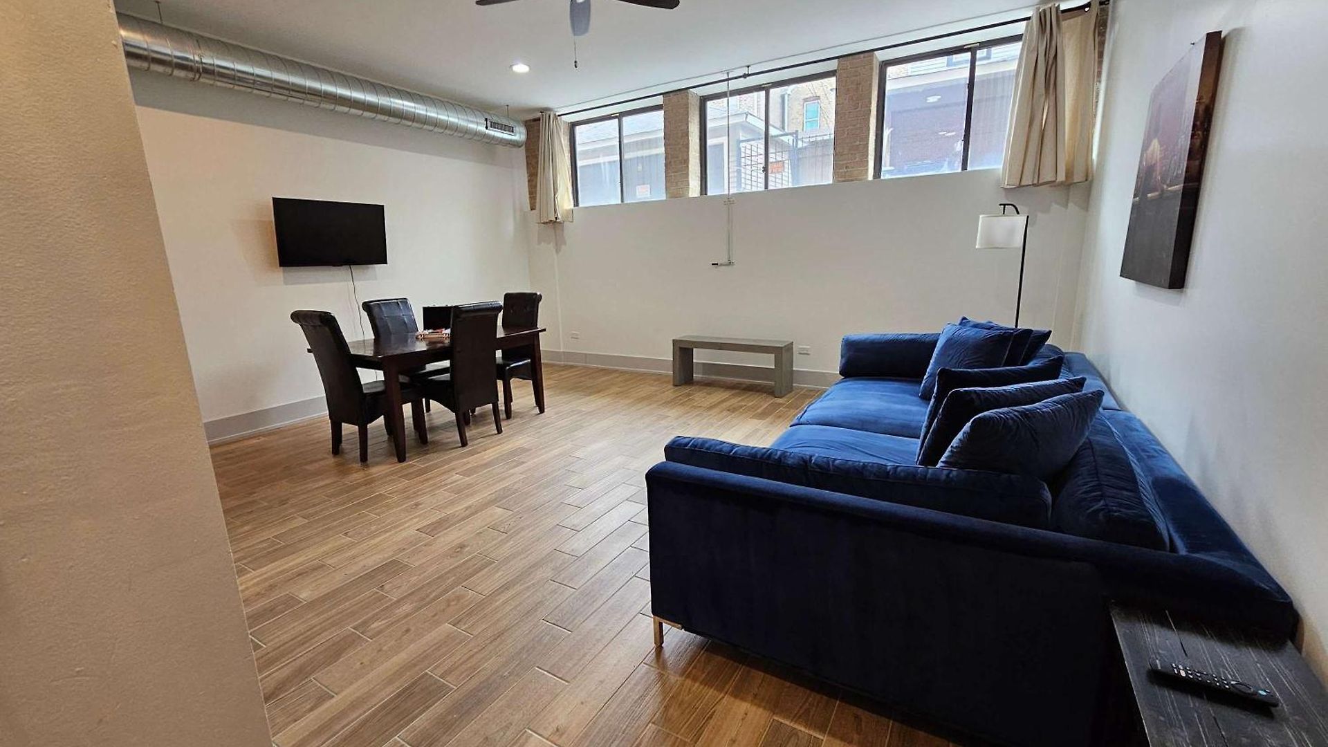 4 Bedroom Sleeps 20 People Apartment *