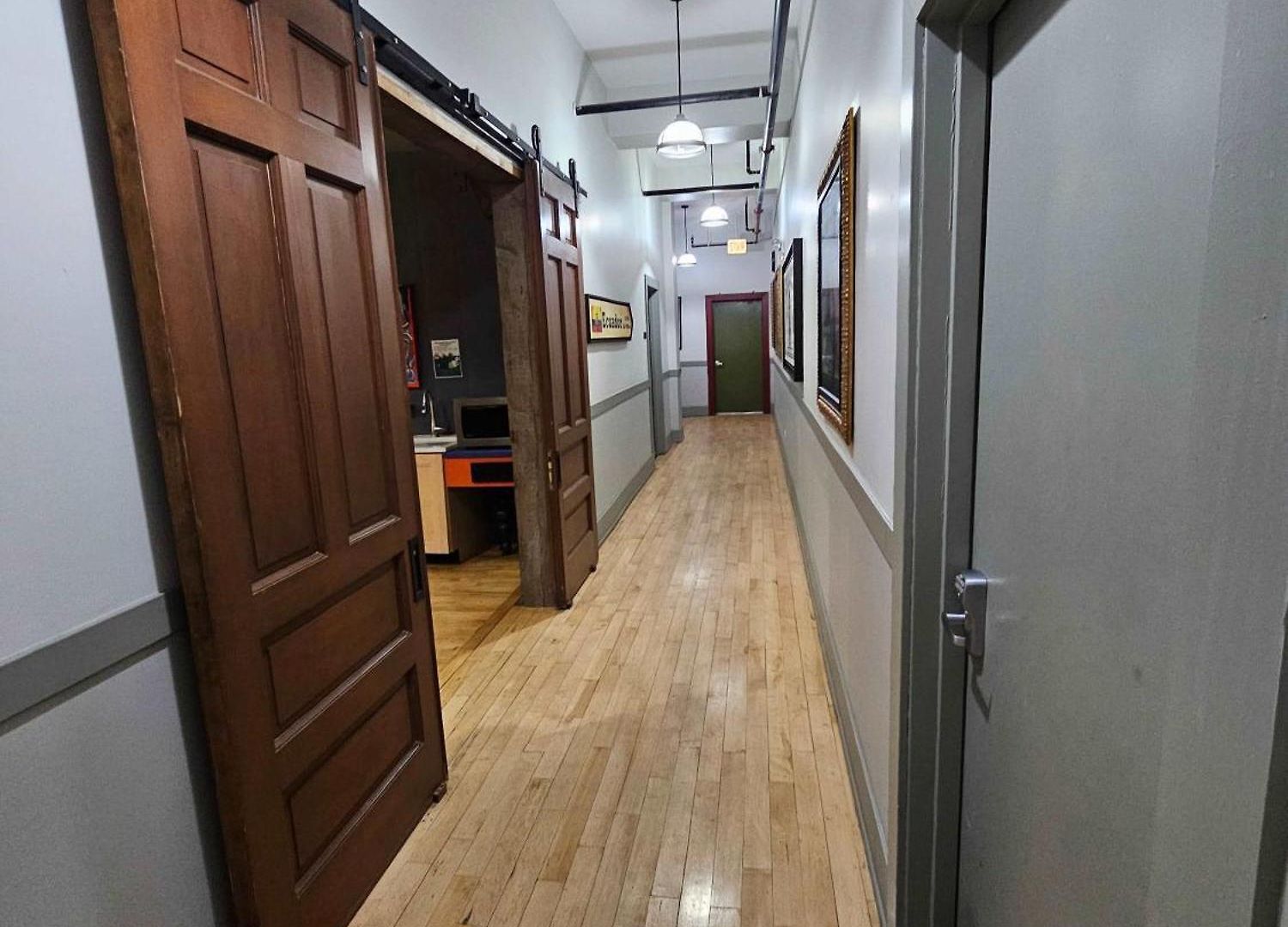4 Bedroom Sleeps 20 People Apartment *
