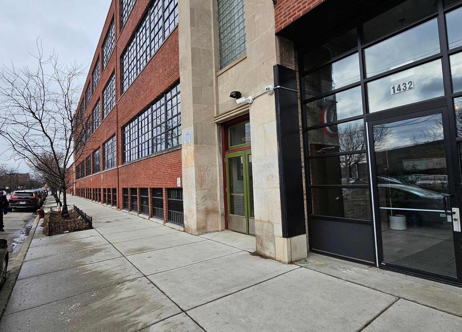 4 Bedroom Sleeps 20 People Apartment Chicago