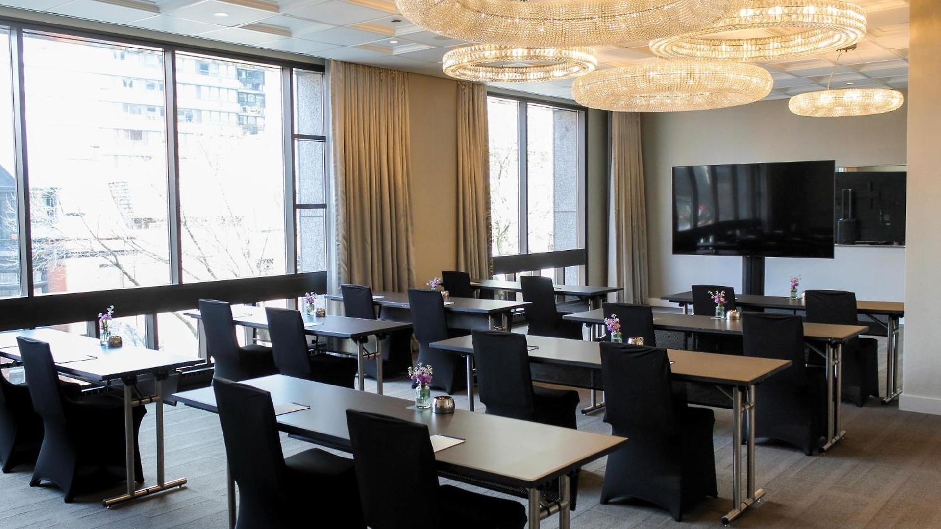 Thompson Chicago, By Hyatt Hotel