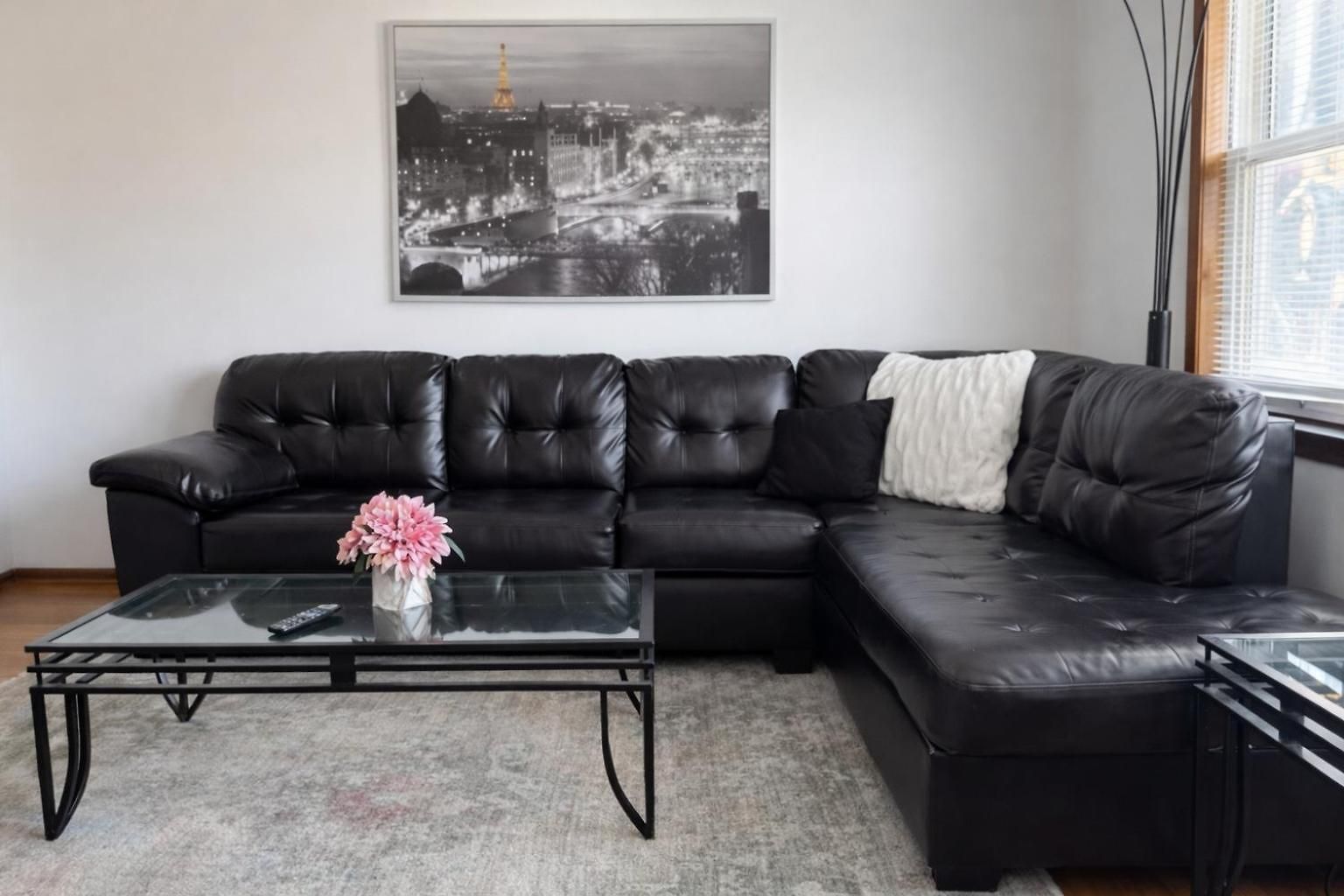 Apartment Location! Location! 2bd 1bth Spacious Apartment! Chicago