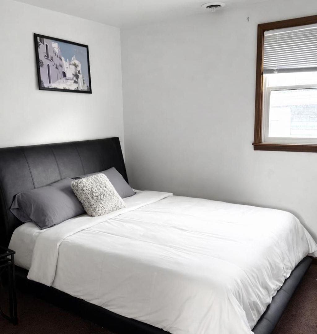 Location! Location! 2bd 1bth Spacious Apartment! * Chicago