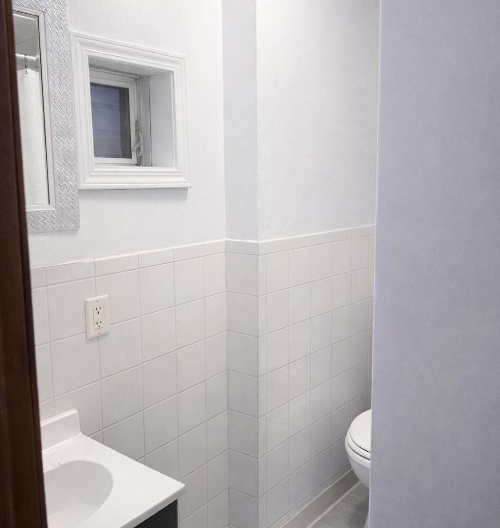 Apartment Location! Location! 2bd 1bth Spacious Apartment! *