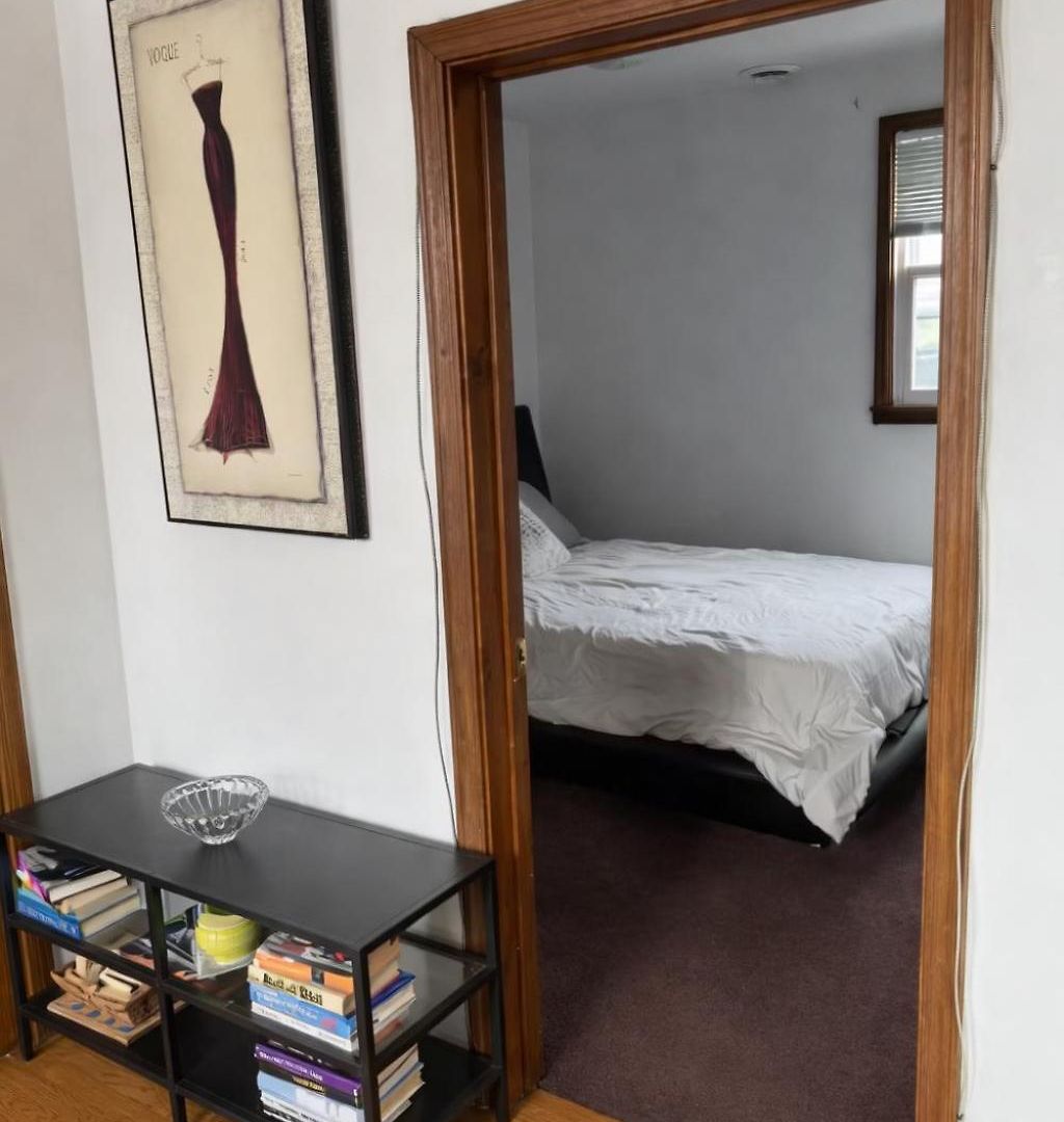 Apartment Location! Location! 2bd 1bth Spacious Apartment! Chicago