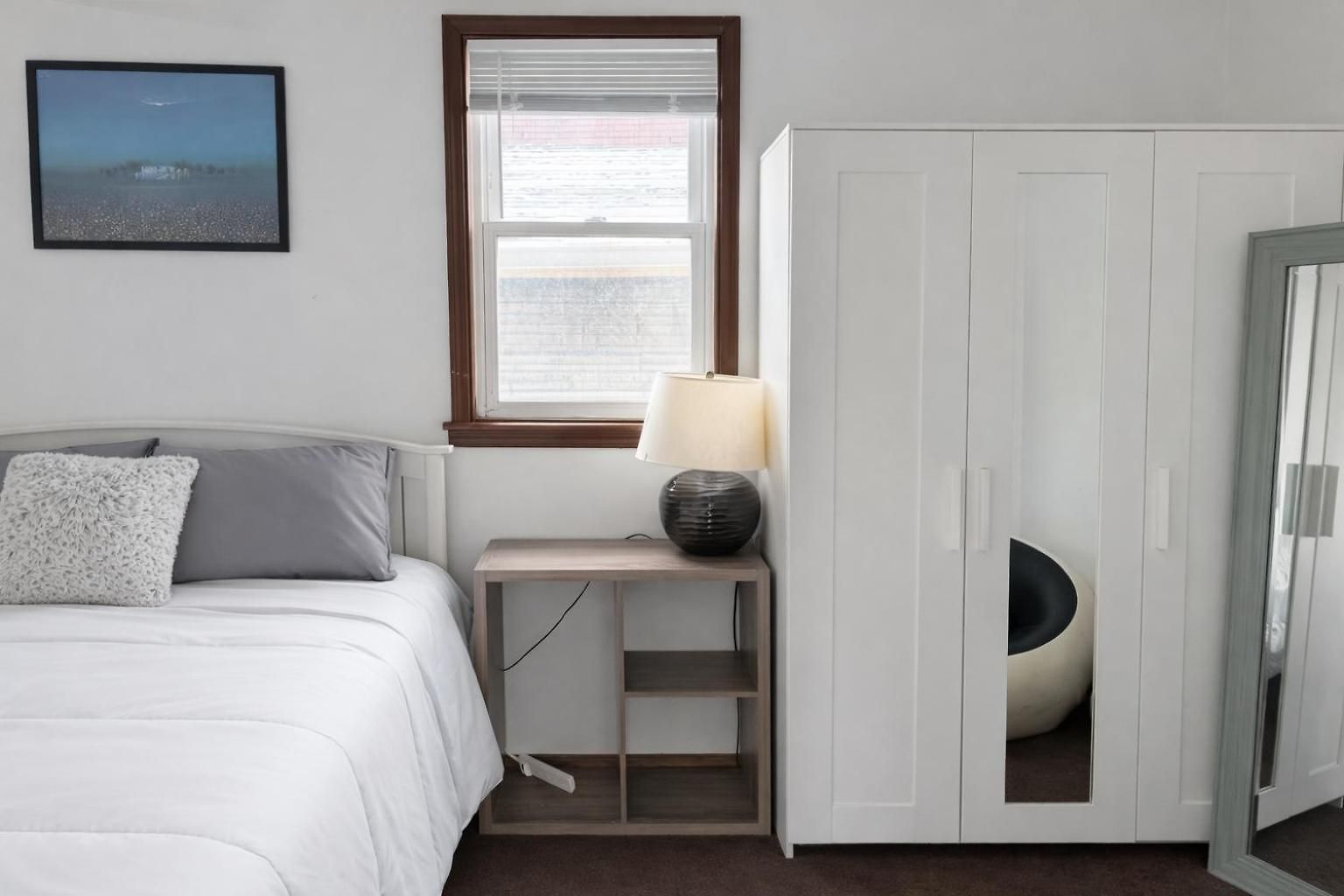 Location! Location! 2bd 1bth Spacious Apartment! * Chicago
