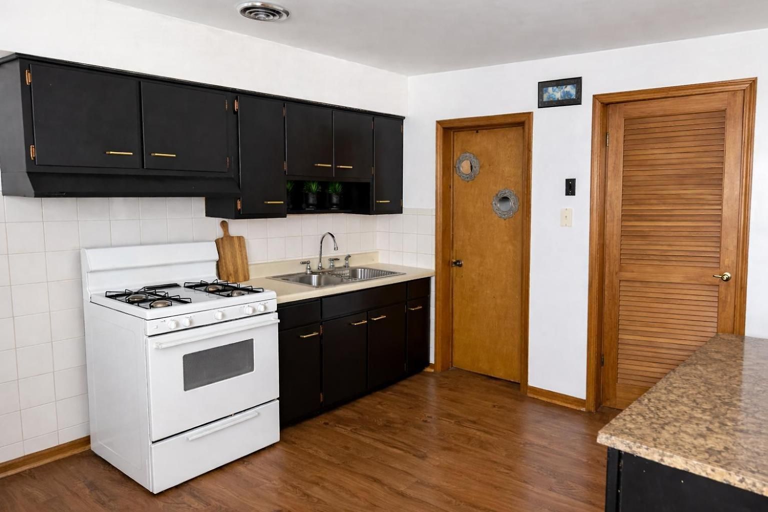 Location! Location! 2bd 1bth Spacious Apartment! Apartment *