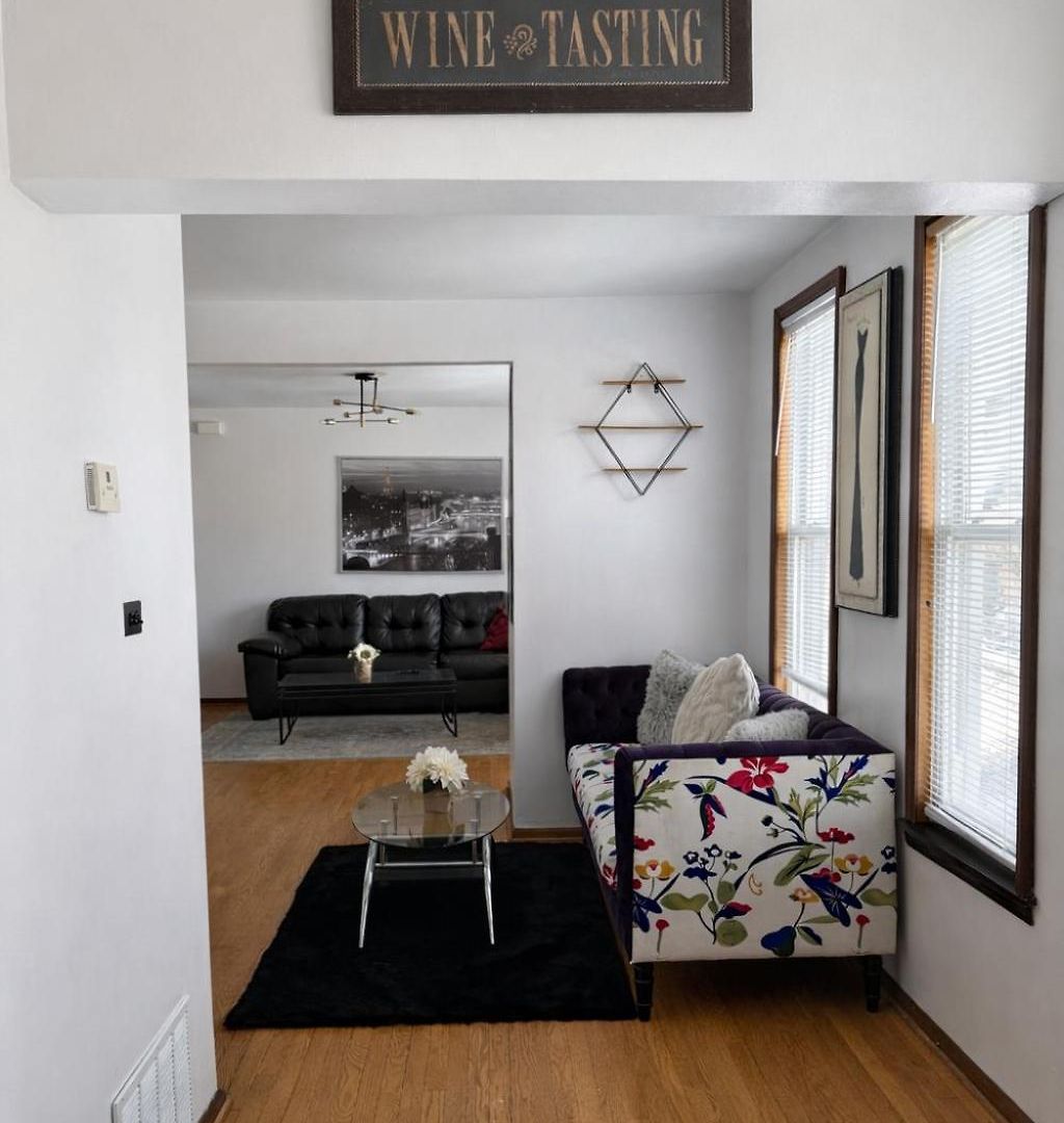 Apartment Location! Location! 2bd 1bth Spacious Apartment!