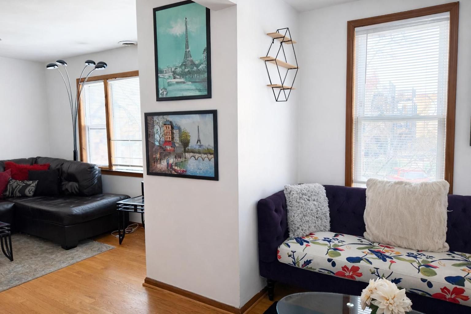 Location! Location! 2bd 1bth Spacious Apartment!