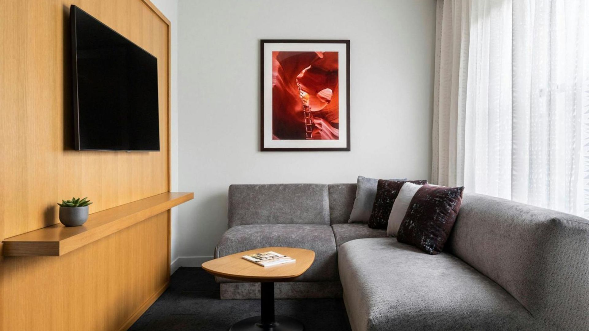 55 Downtown 4*
