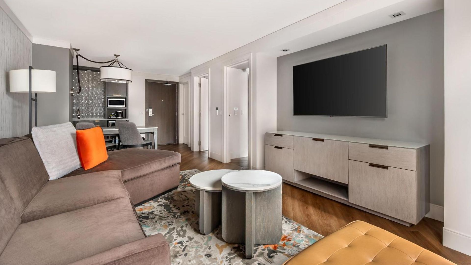 Hilton Grand Vacations Club Magnificent Mile Hotel Chicago