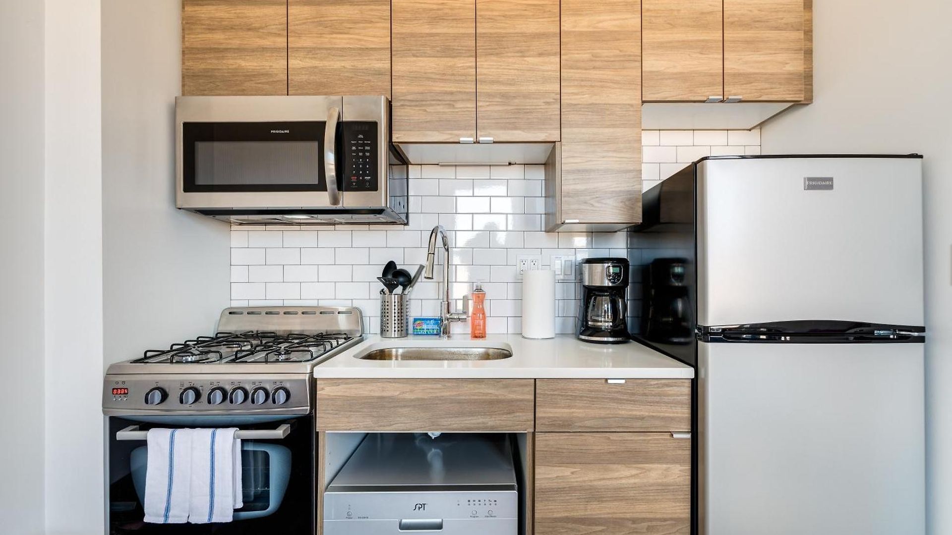 747 Lofts By Redawning - River West, Second Floor Chicago