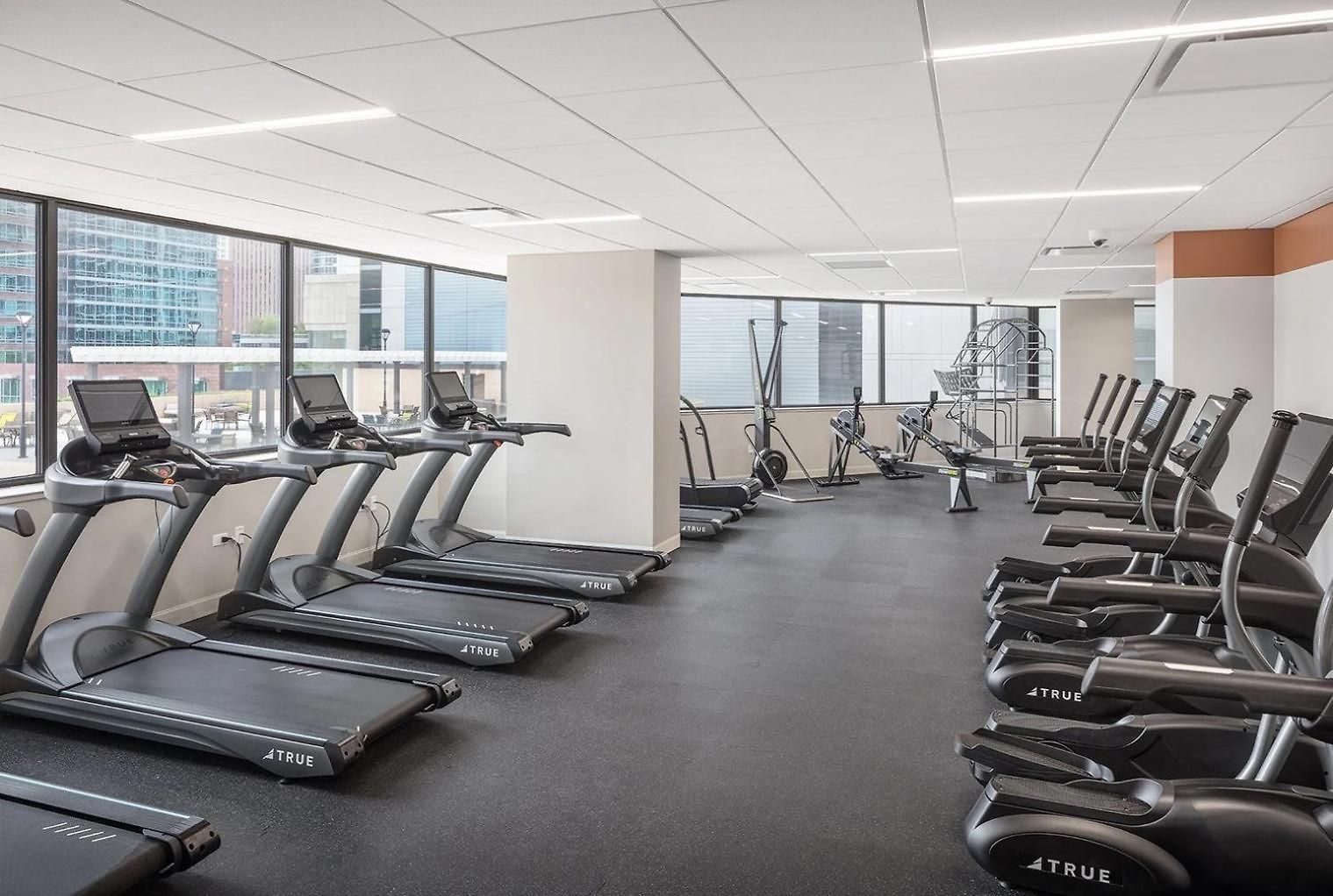Streeterville W Gym Pool Nr Navy Pier Chi-445