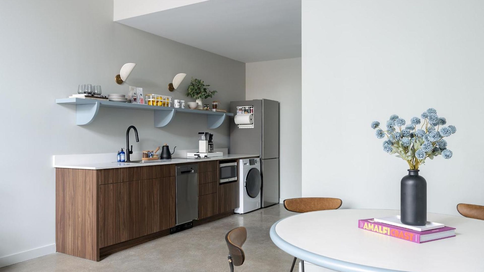 The Neighborhood - Little Italy Apartment Chicago