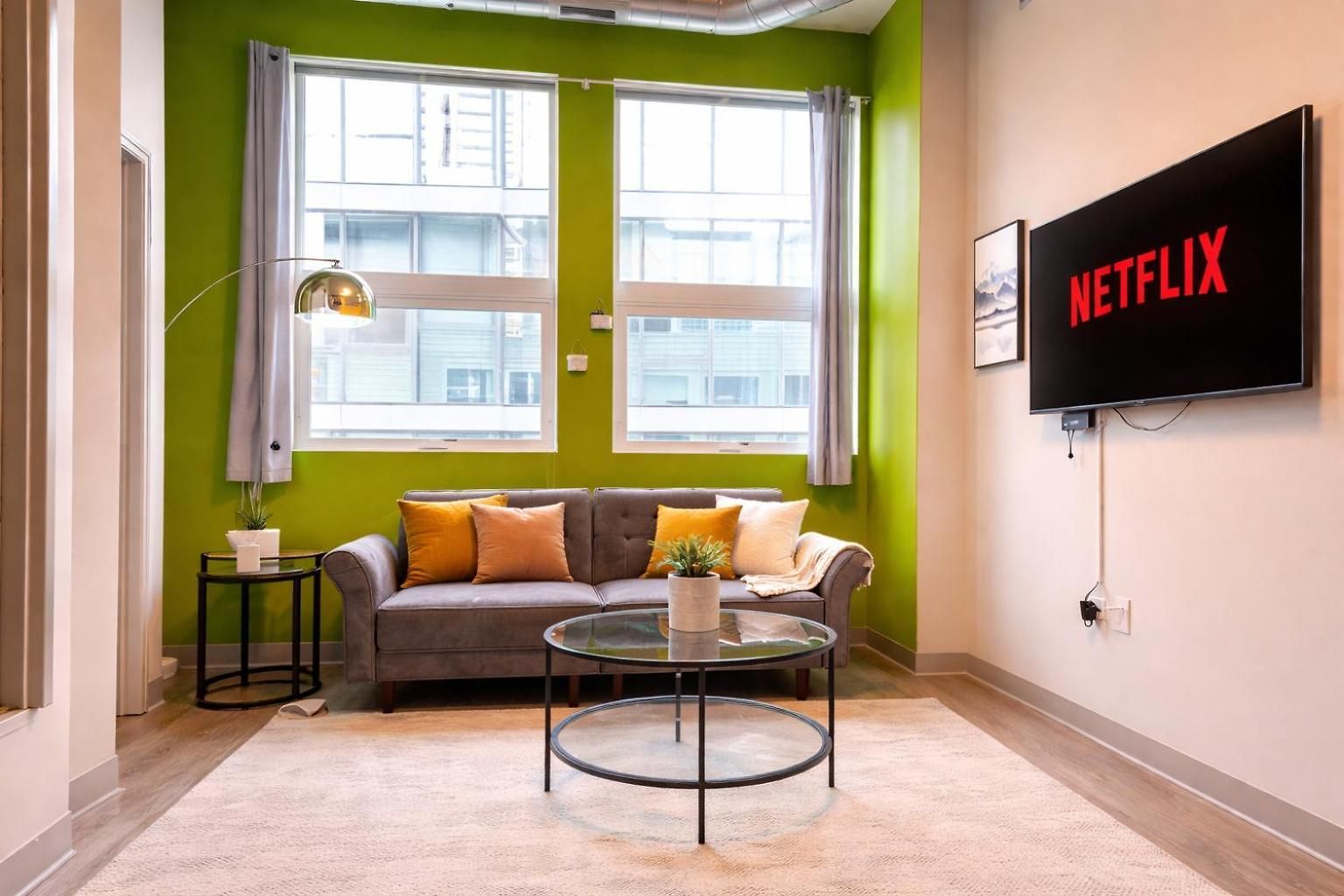 Mccormick Oasis With Balcony, Optional Parking, Patio And Gym Sleeps 6 Near Mccormick Place, Grant Park, Soldier Field & Museum Campus Apartment Chicago