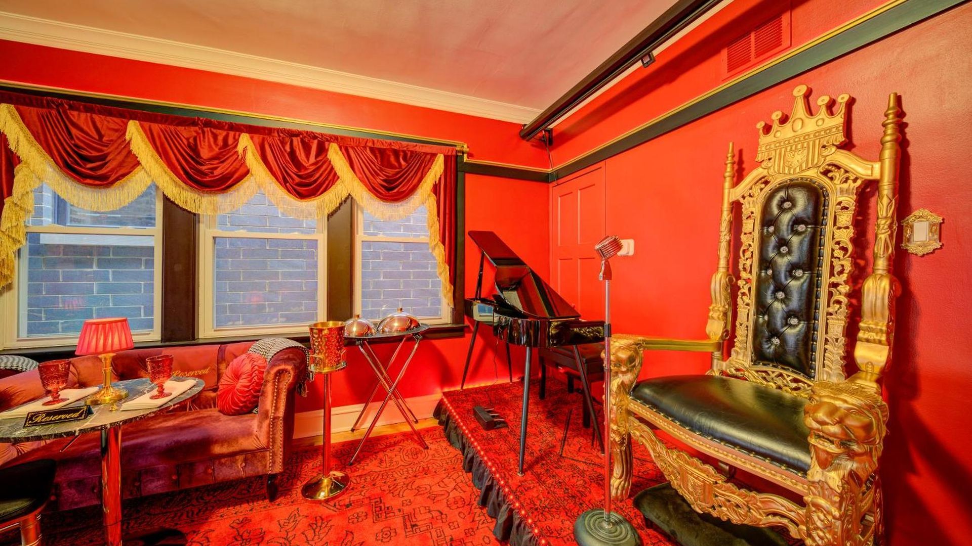 The Twin Lions: Bespoke Travel W/ Speakeasy* * Chicago
