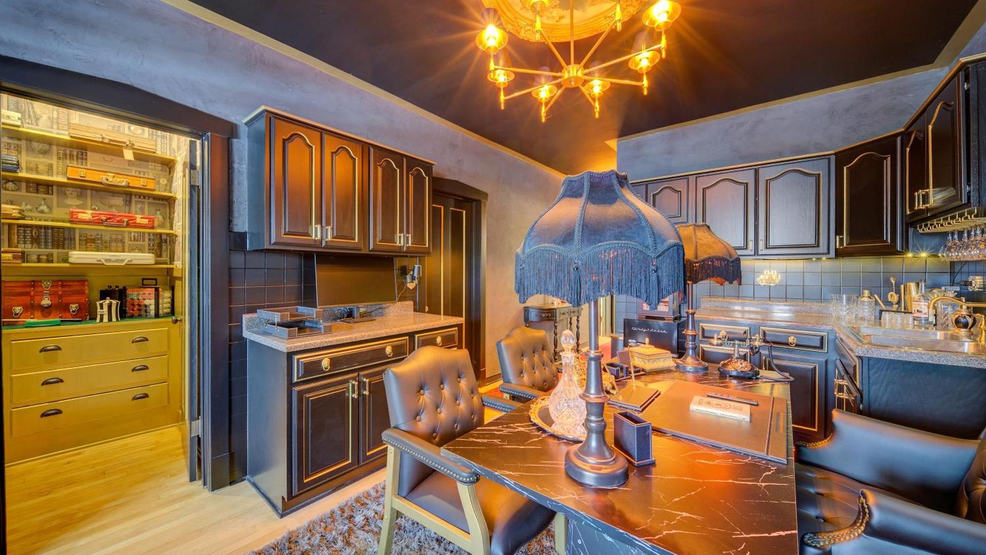 Apartment The Twin Lions: Bespoke Travel W/ Speakeasy* *