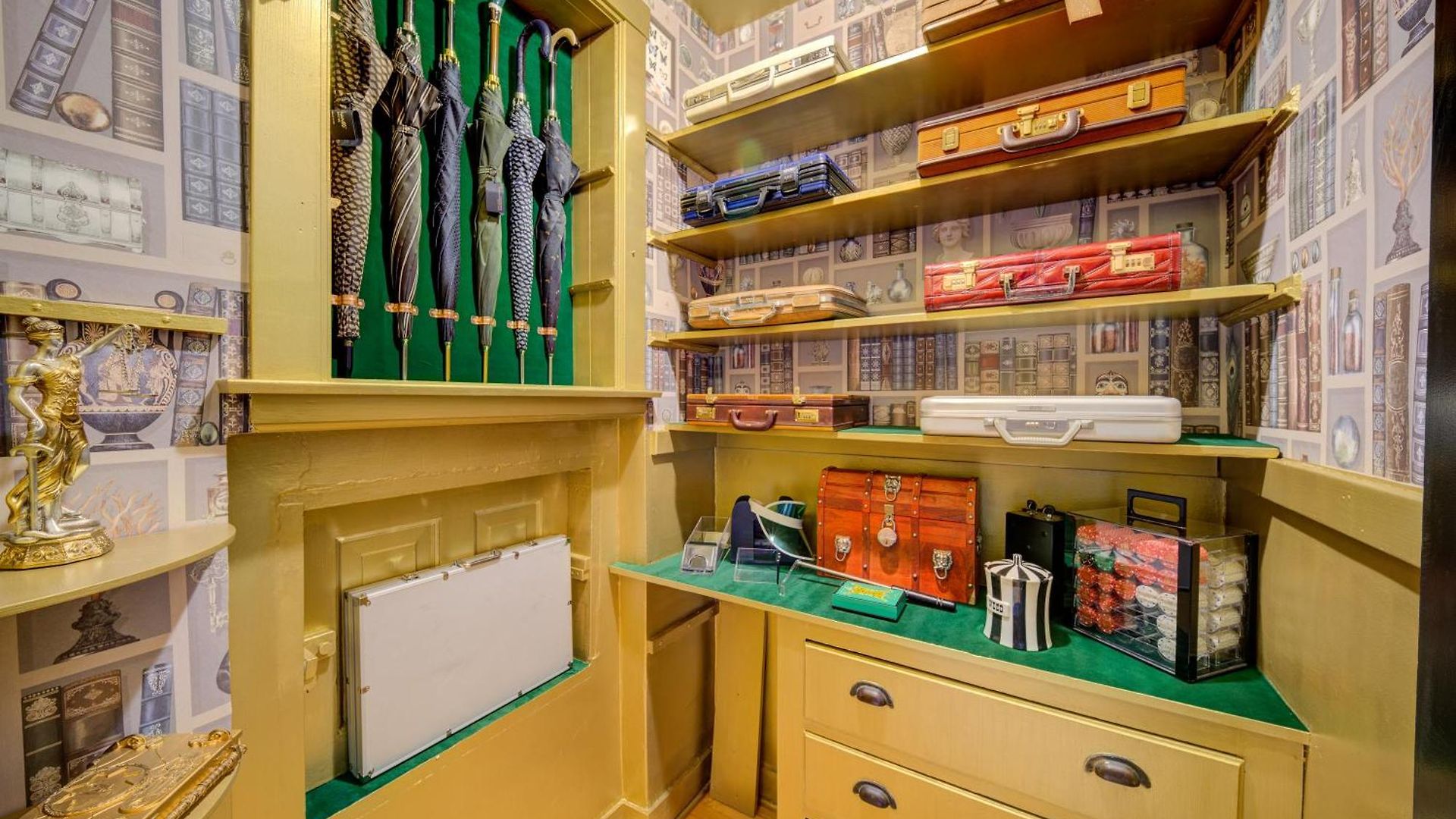 Apartment The Twin Lions: Bespoke Travel W/ Speakeasy* *