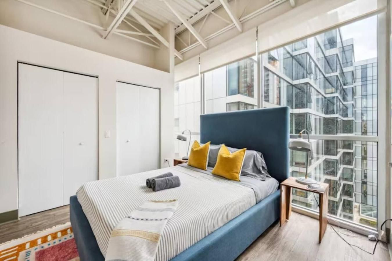 Holiday home Downtown Mich Ave - 6 Penthouses, Sleep 25