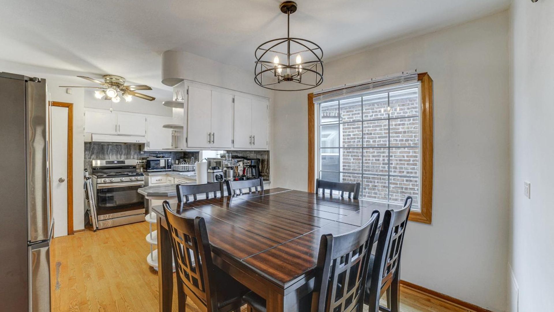 Commuter-friendly In Chicago's South Side Holiday home *