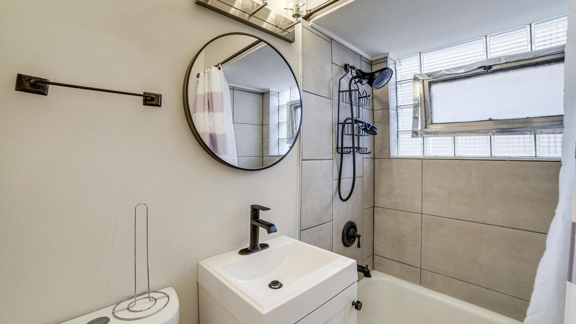 Commuter-friendly In Chicago's South Side
