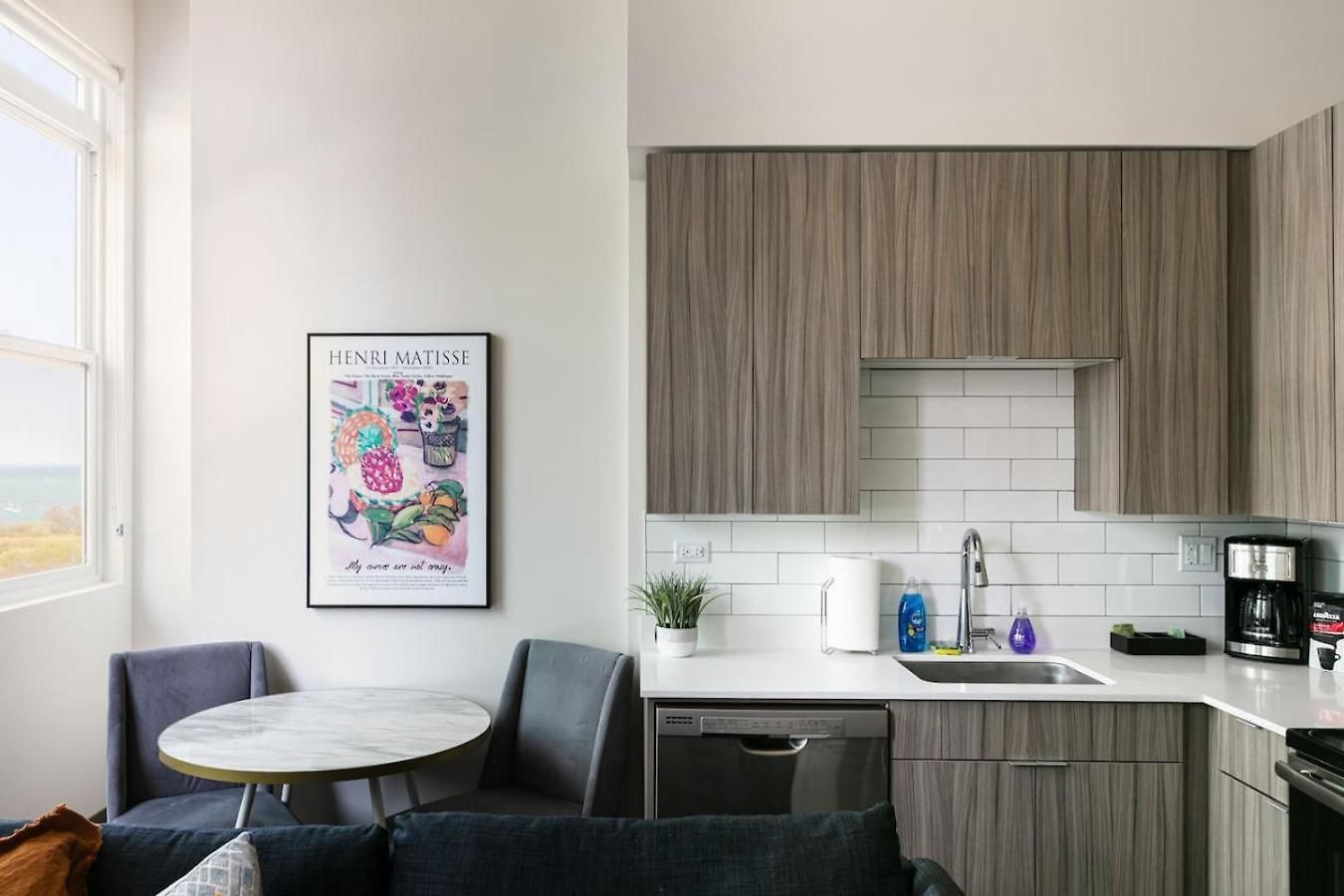 Holiday home Downtown Mich Ave - 6 Penthouses, Sleep 25
