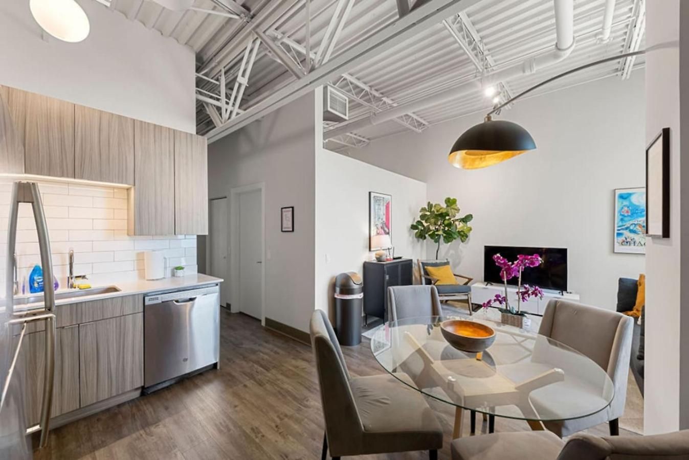 Downtown Mich Ave - 6 Penthouses, Sleep 25