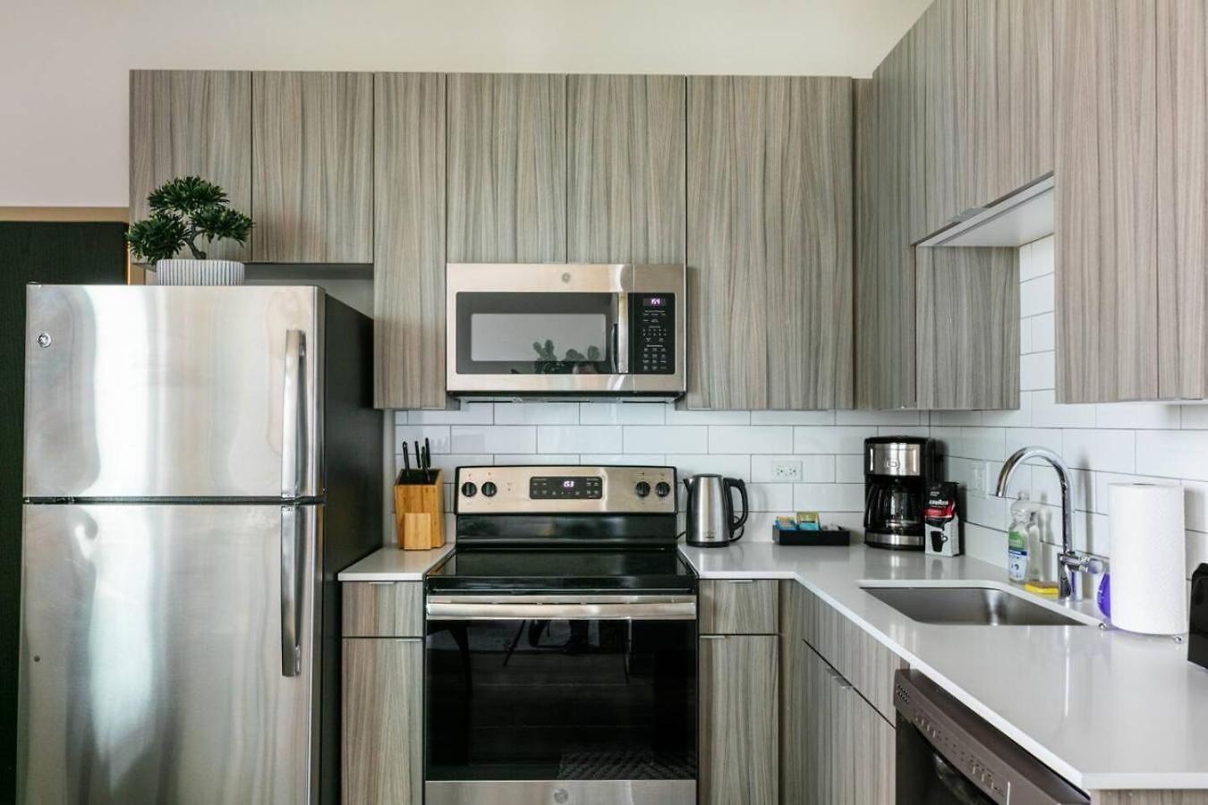 Downtown Mich Ave - 6 Penthouses, Sleep 25 Holiday home *