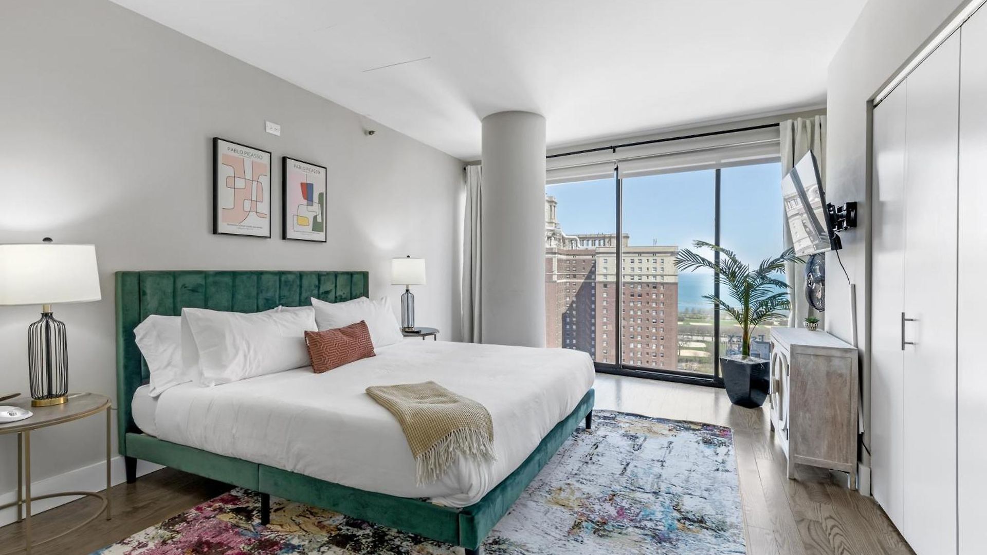 Lux Dtown Penthouses 9bd-9ba Sleep 25 Parking, Pool, Gym *