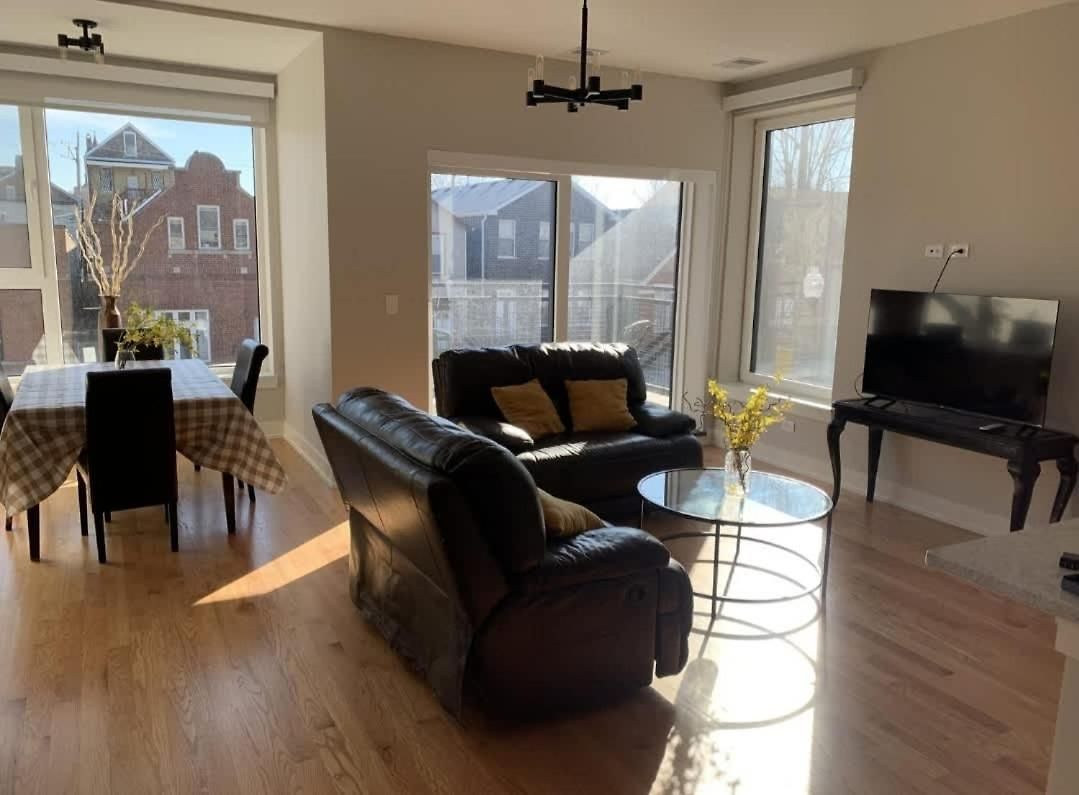 Renovated 3 Bedroom Downtown Pilsen