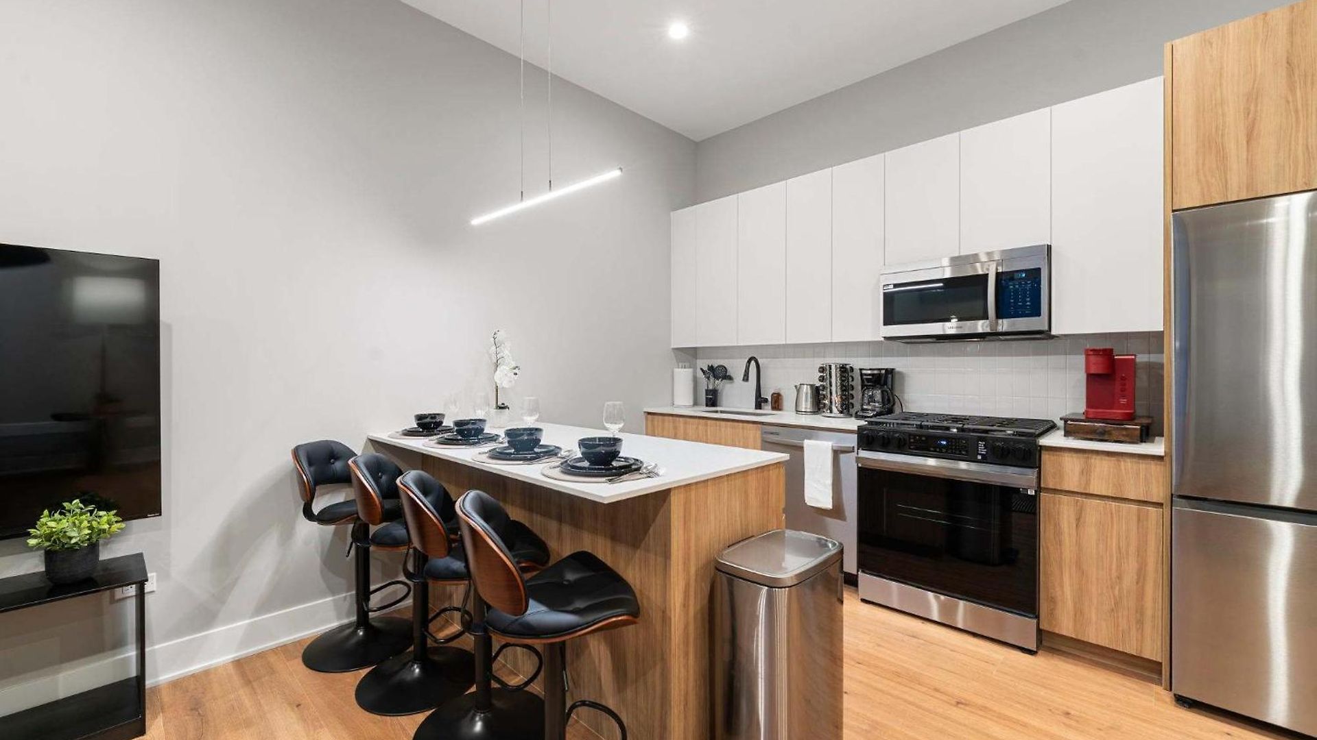 Apartment Steps From The Edgewater Modern 2bd 2ba Chicago