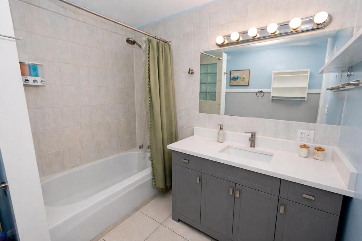 3 King Beds Near Wicker Park Apartment Chicago