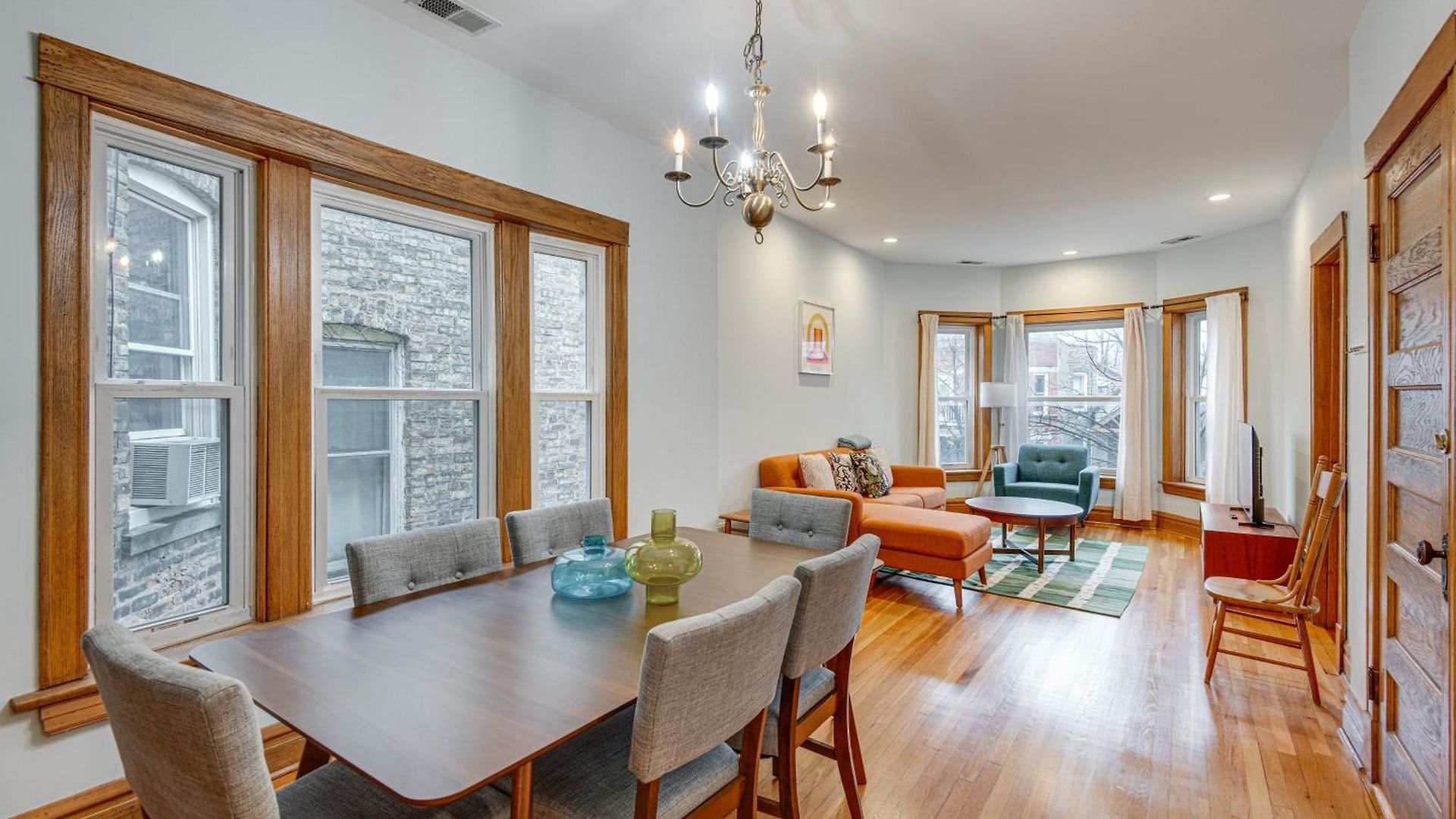 Holiday home 1 Mi To Wrigley! Quintessential Chi-town Greystone *