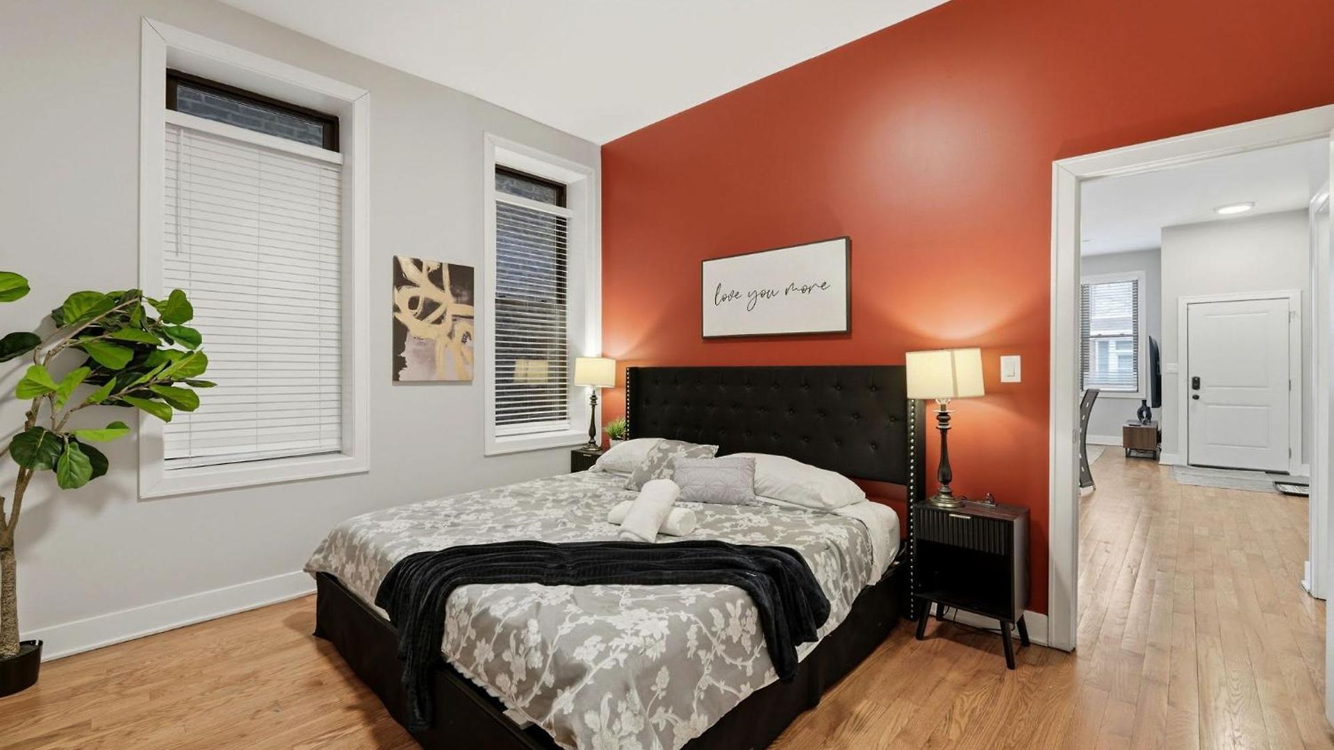 Apartment 4br 3ba Pilsen Retreat - 10 Min From Downtown Chicago