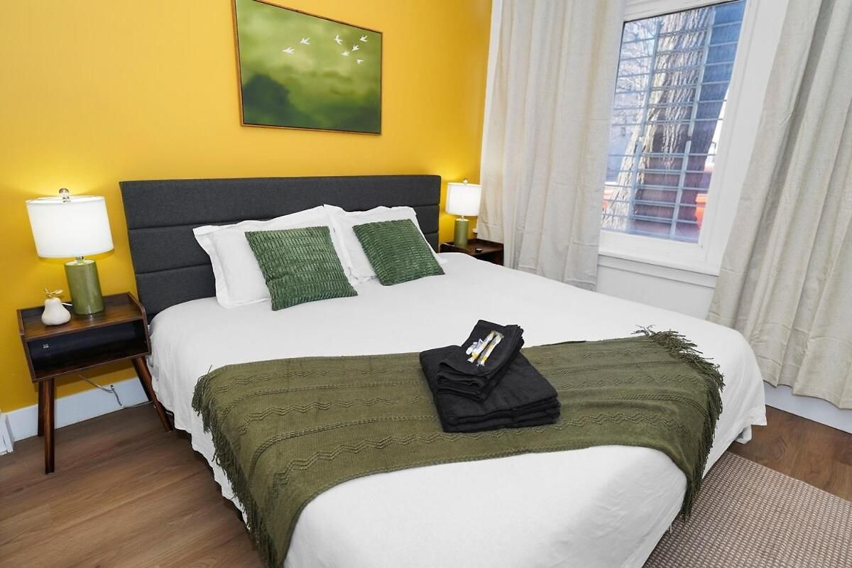 3br King Beds Sleeps 8 Near Humboldt Park Apartment Chicago