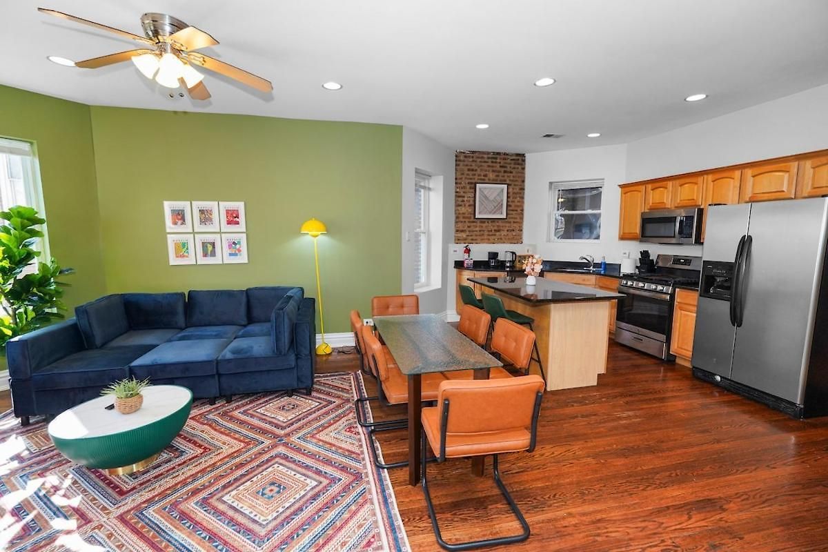 King Bed 6br With Pool Table Sleeps 16 Near Humboldt Park Apartment