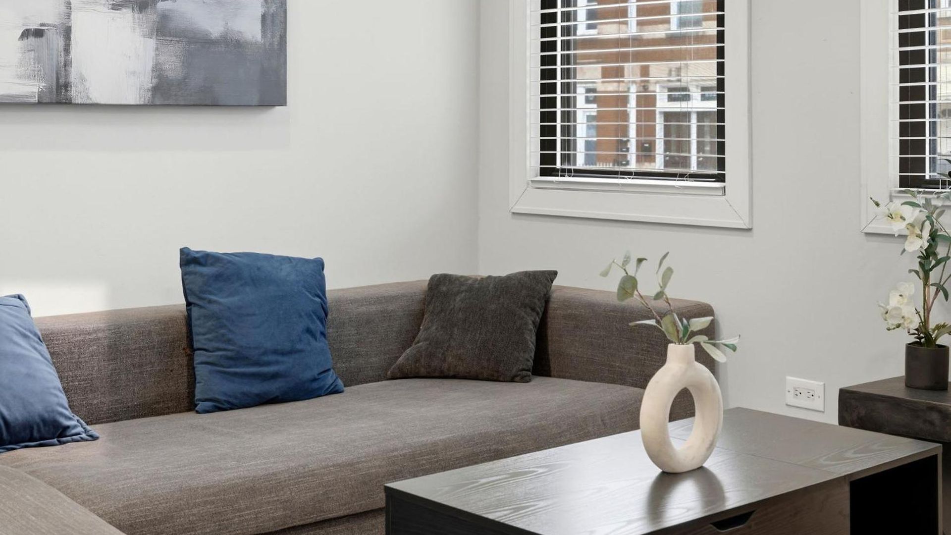 Apartment 4br 3ba Pilsen Retreat - 10 Min From Downtown *