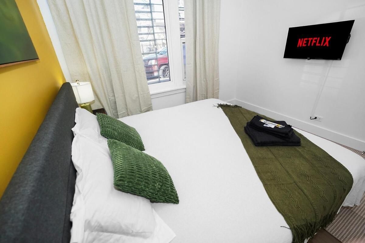 3br King Beds Sleeps 8 Near Humboldt Park Apartment Chicago