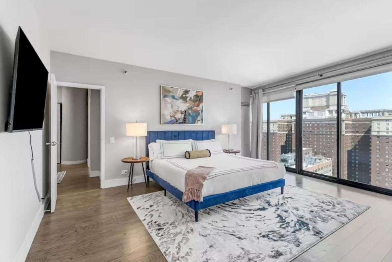 Lux Dtown Penthouses 9bd-9ba Sleep 25 Parking, Pool, Gym Apartment