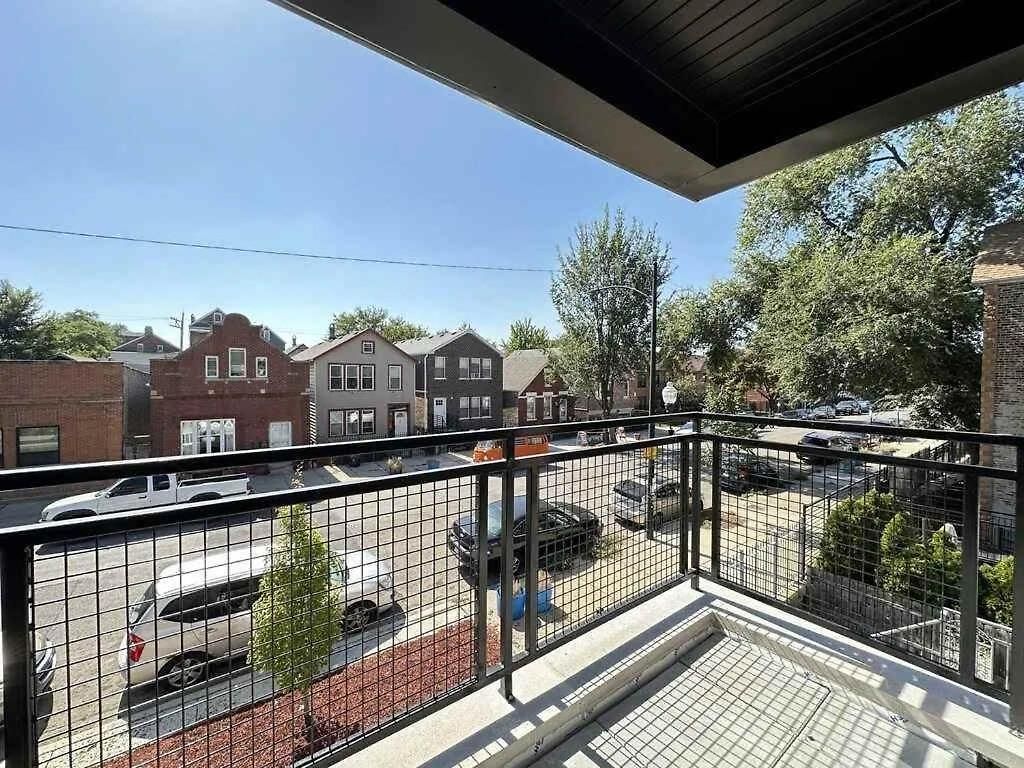 Apartment Renovated 3 Bedroom Downtown Pilsen Chicago