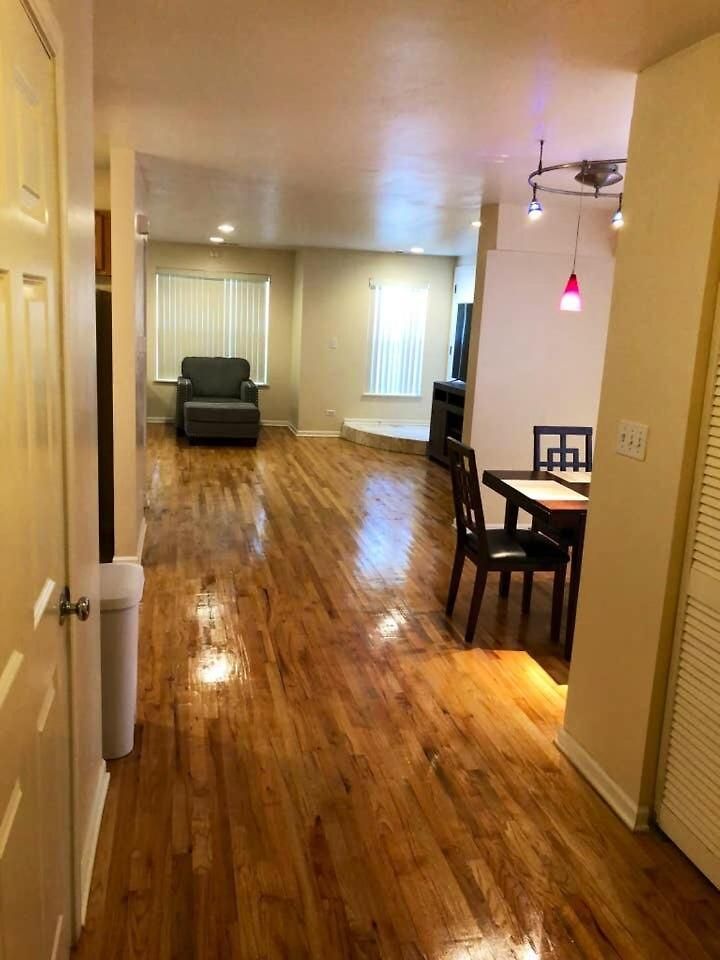Spacious 2br Near Univ Of Away From *