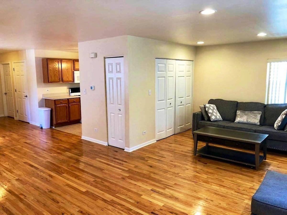 Spacious 2br Near Univ Of Away From